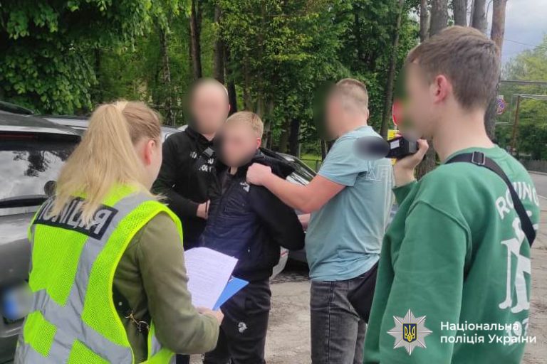 25-річний вінничанин за $6000 переправляв військовозобов’язаних за межі України